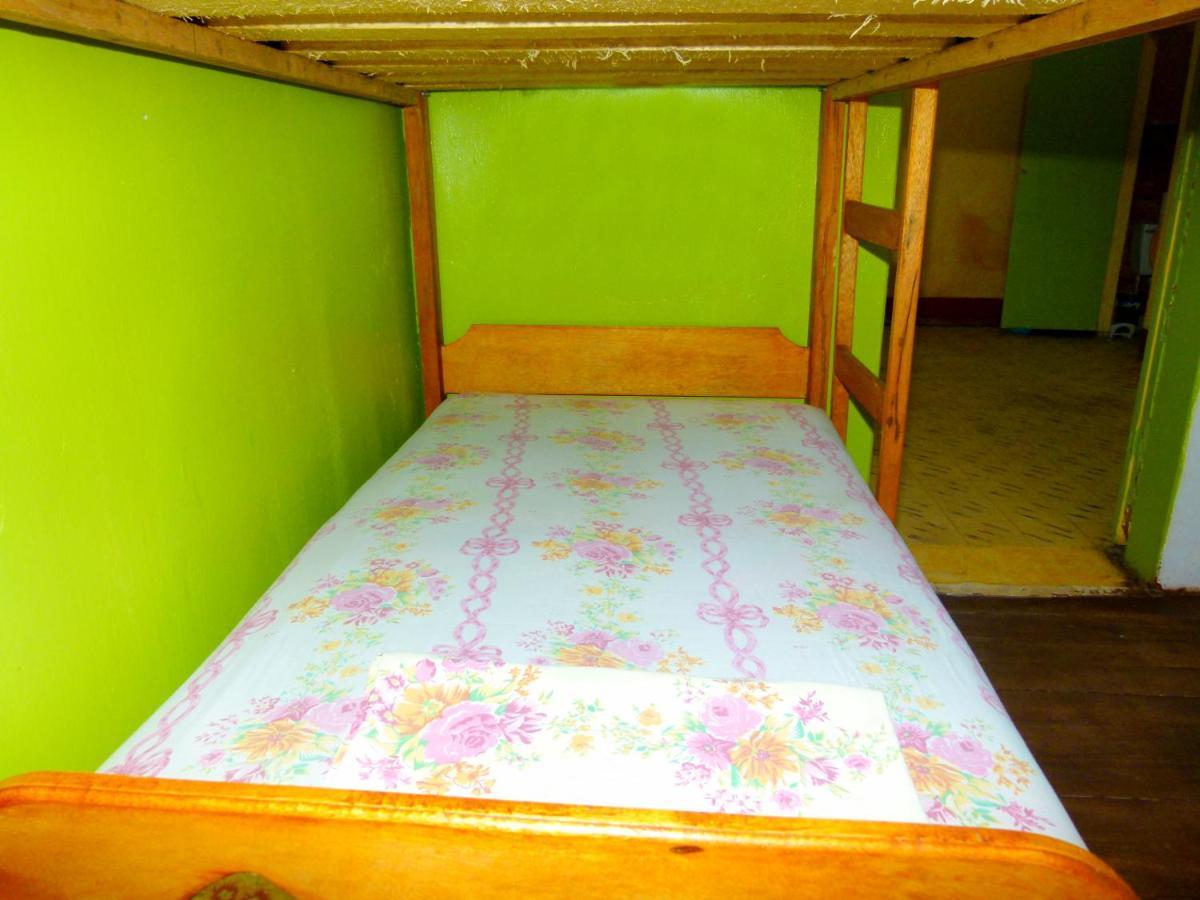A&T Amazon Backpacker'S Bed and Breakfast Iquitos Buitenkant foto