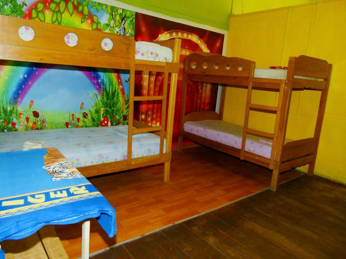 A&T Amazon Backpacker'S Bed and Breakfast Iquitos Buitenkant foto